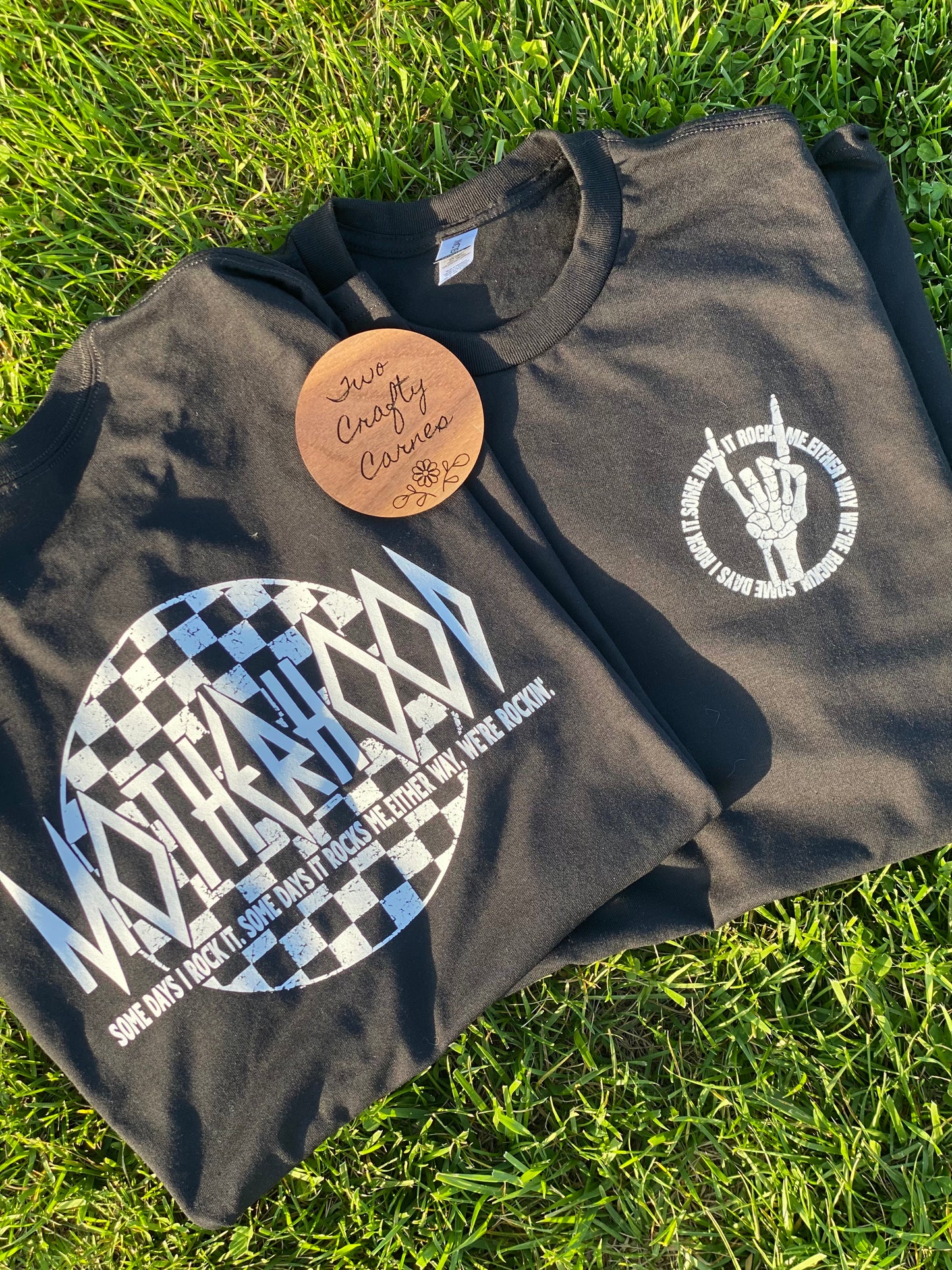 MOTHERHOOD ROCKIN’ TEE